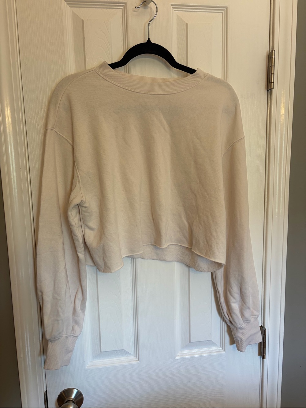Divided Cropped Crewneck Sweatshirt in Cream